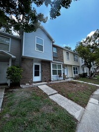 Building Photo - Now available! Ready-to-move-in townhome i...