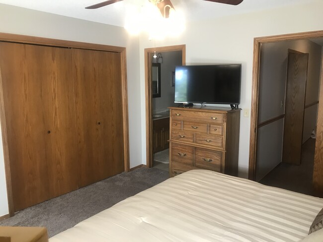 Building Photo - 101 S Rock Rd