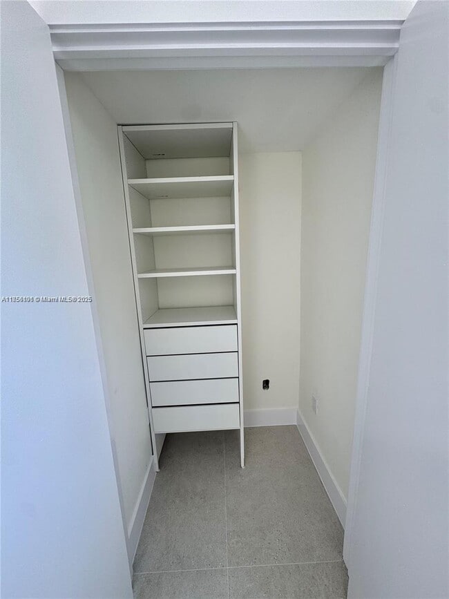 Building Photo - 555 Crandon Blvd