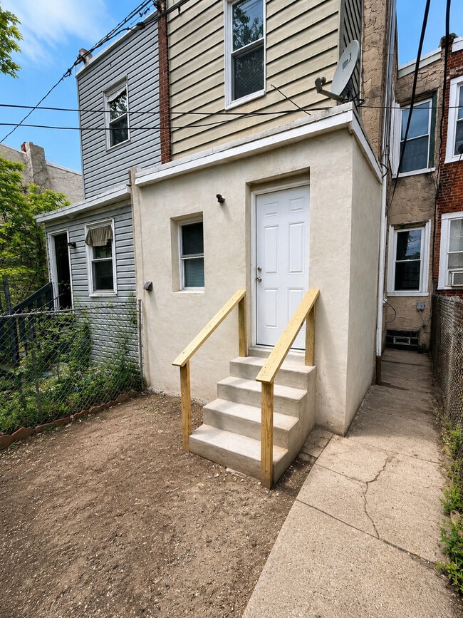 Building Photo - 5024 Parrish St