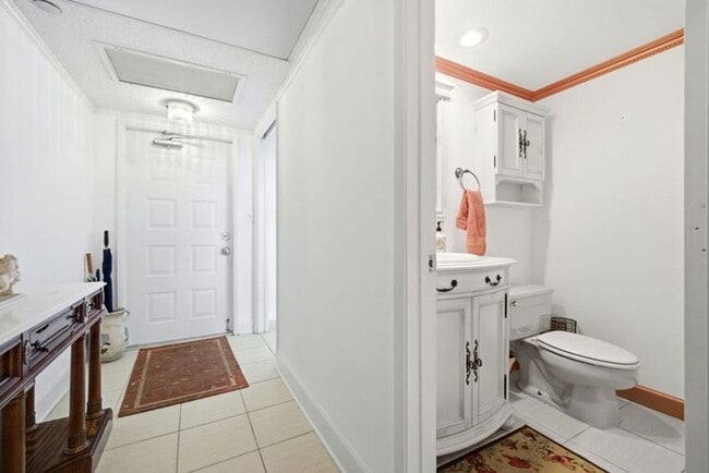 Building Photo - 3507 Oaks Way