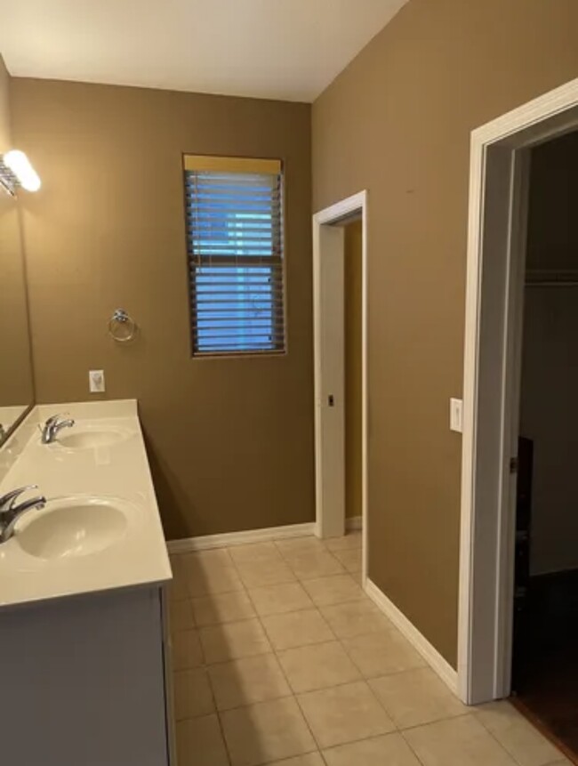 Master bathroom - 1025 N Cloud Cliff Pass