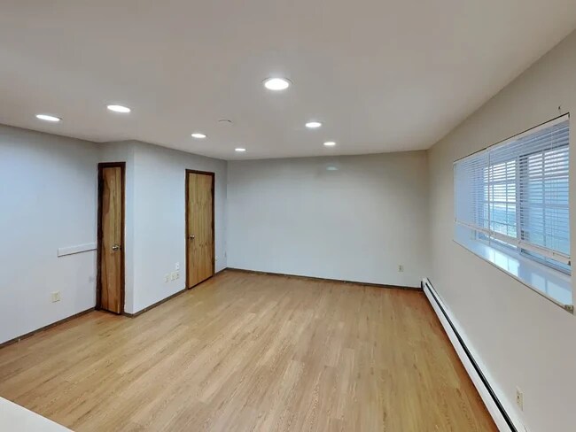 Building Photo - 120 E 13th Ave