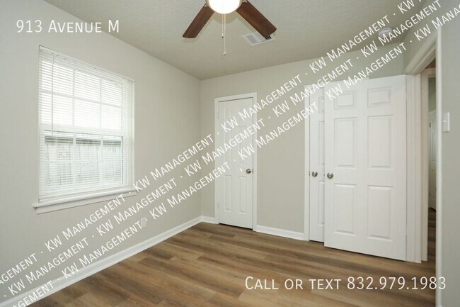 Building Photo - 913 Avenue M