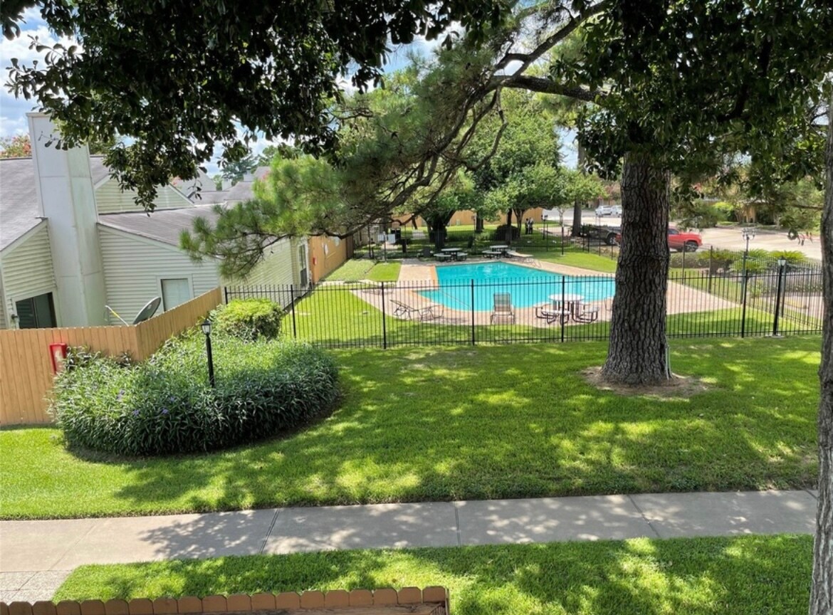 Front porch view - 6401 Deihl Rd
