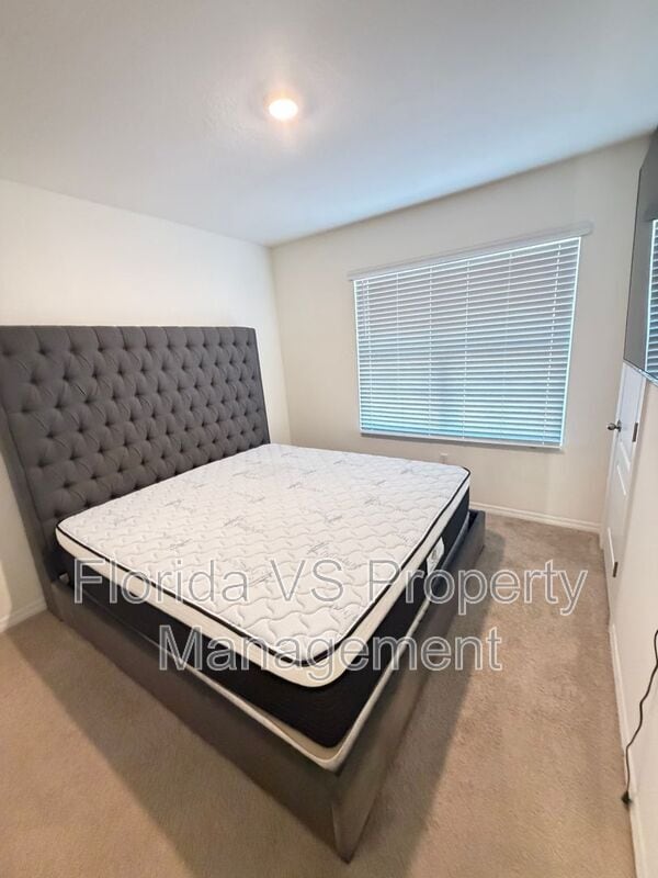 Building Photo - 804 Horsetail Dr