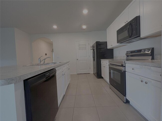 Building Photo - 5001 SW 97th Pl