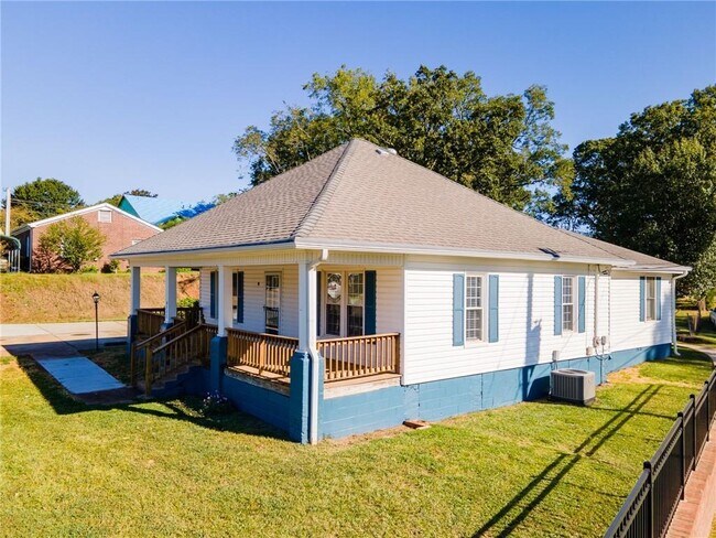 Building Photo - 4715 S Lee St