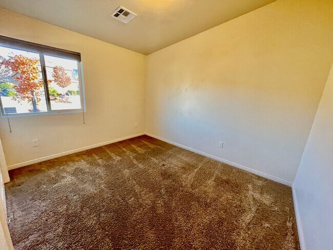 Building Photo - Pet Friendly Home in Green Valley