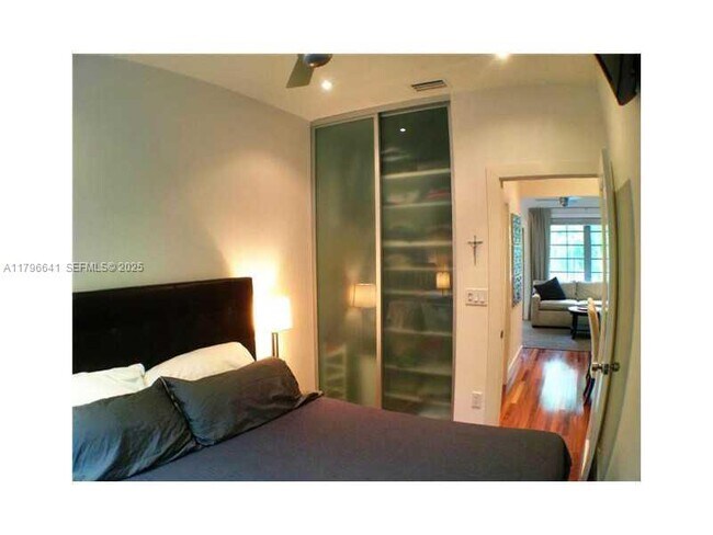 Building Photo - 727 Jefferson Ave