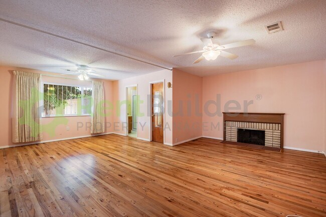 Building Photo - Call to schedule a showing at 505-808-6467