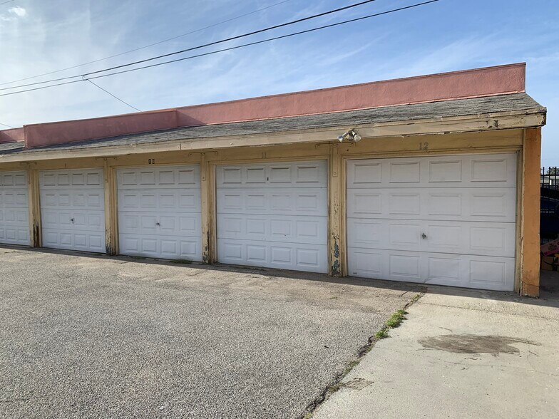 Garage - 3311 W 78th St