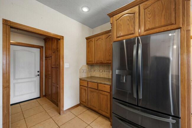 Building Photo - 1202 Hershel Dr