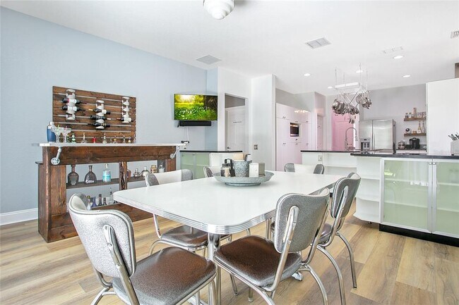 Building Photo - 8555 Abbotsbury Dr