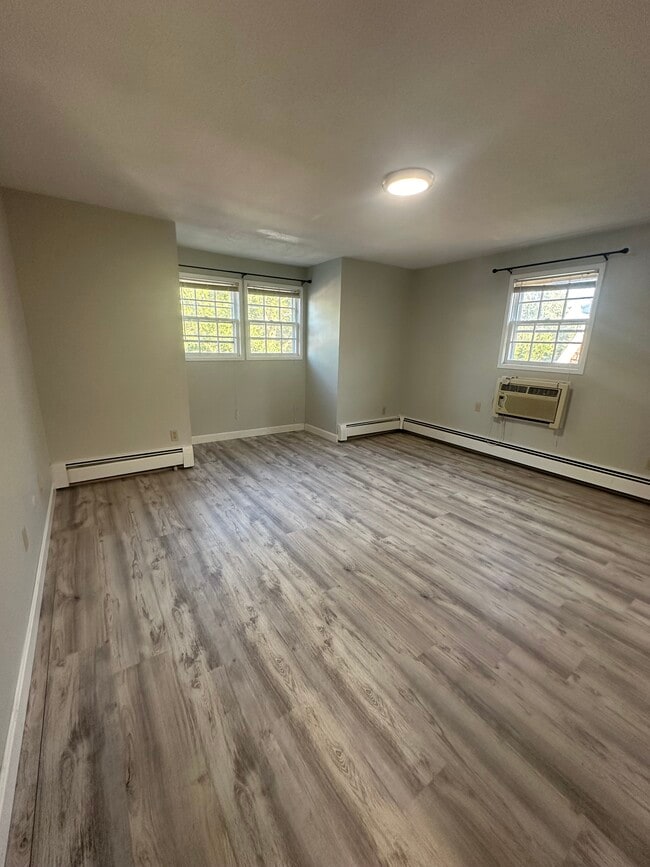 Building Photo - Beacon St Unit 12