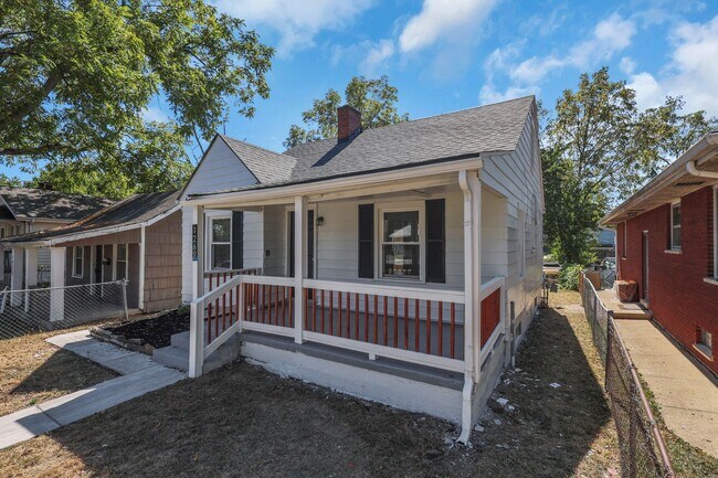 Building Photo - Newly Refreshed 3-Bed Bungalow with Bonus Sunroom & Finished Attic – Columbus Living!