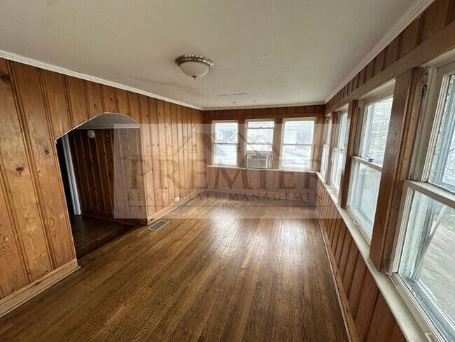 Building Photo - 5618 Forest Ave