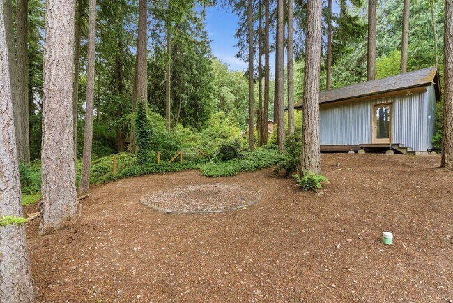 Building Photo - Single level Bainbridge Island home