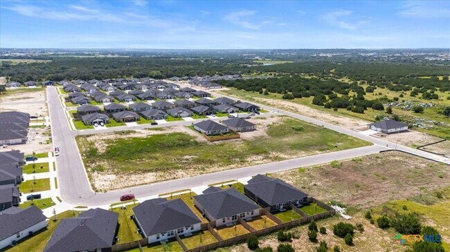 Building Photo - 911 Sevenleaf Ln
