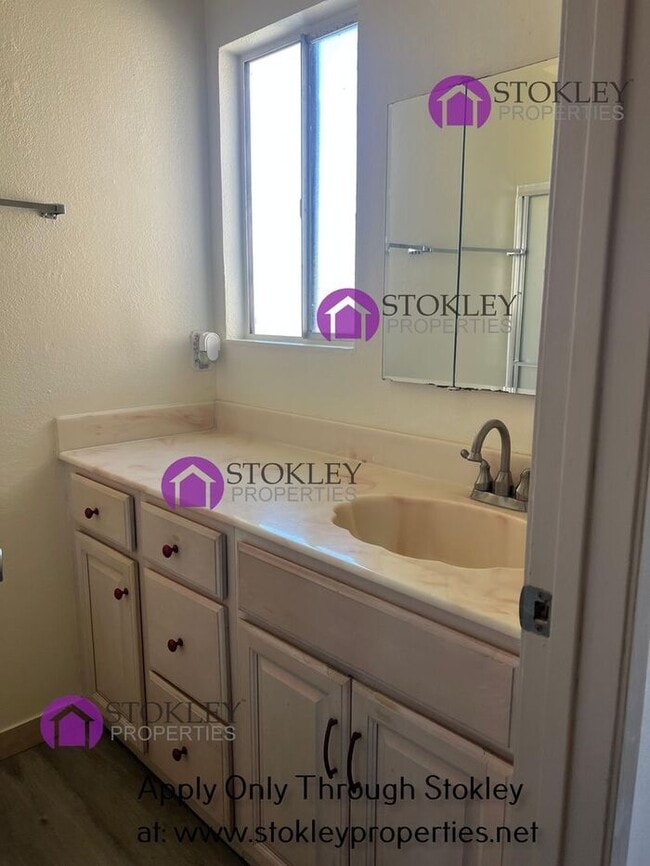 Building Photo - 1784 W Cypress Rd