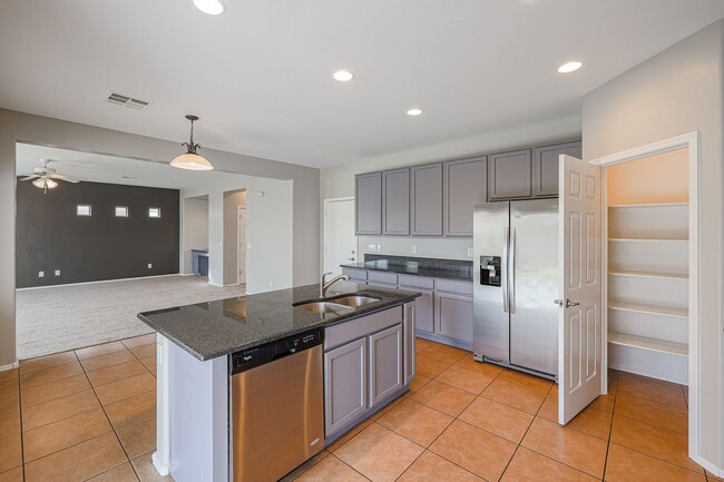 Building Photo - 4 bed, 3.5 bath house in Stetson Valley, Phoenix