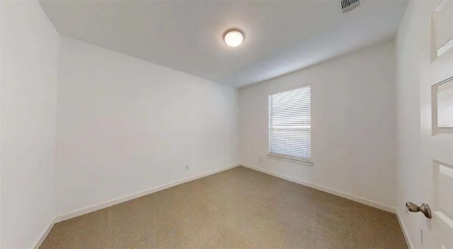 Building Photo - Charming 4 beds 2.5 baths in Meadowlakes!