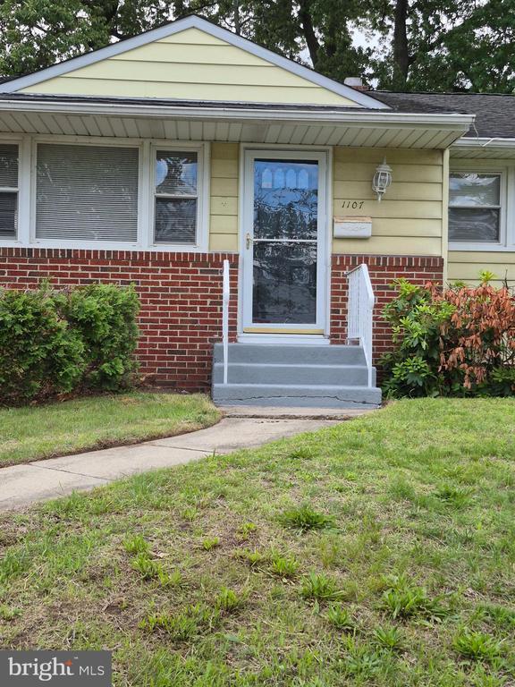 Building Photo - 1107 Hickory St
