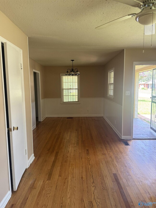 Building Photo - 3301 Greenhill Dr NW