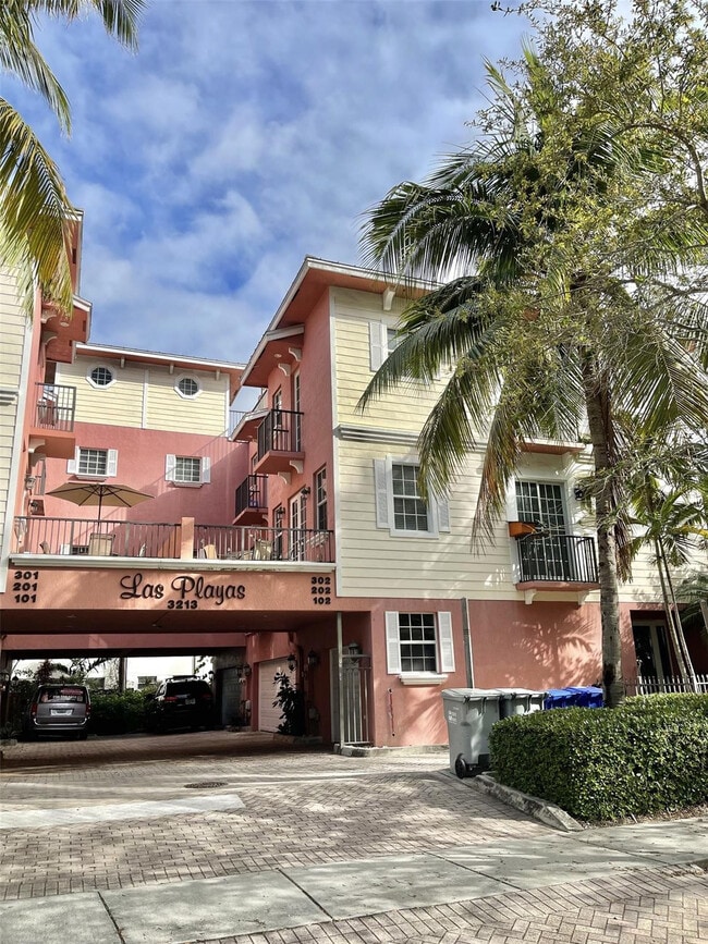 Building Photo - 3213 NE 5th St