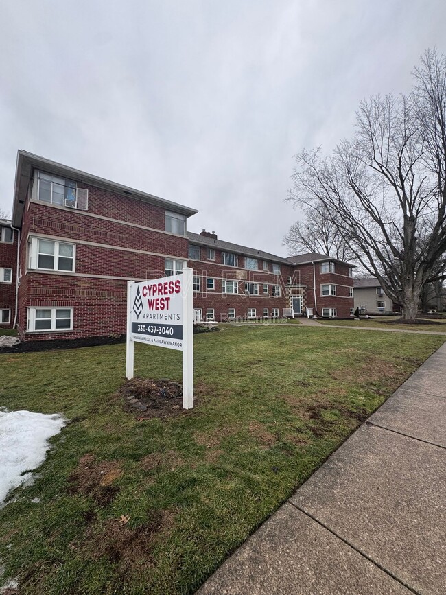 Building Photo - 1946 White Pond Dr