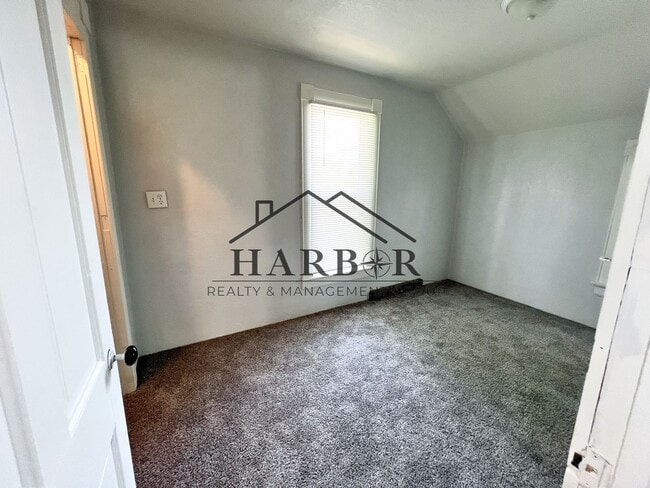 Building Photo - 527 Boone St