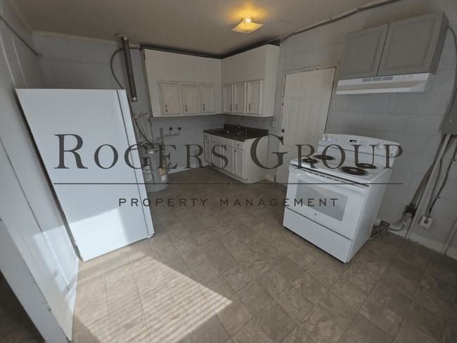 Building Photo - 725 Epsom Rd