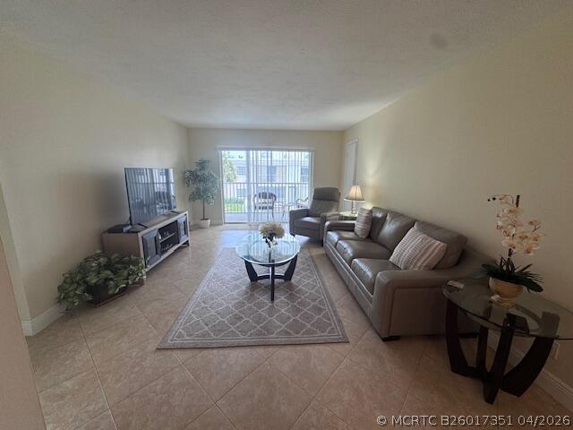 Building Photo - 6475 Bay Club Dr
