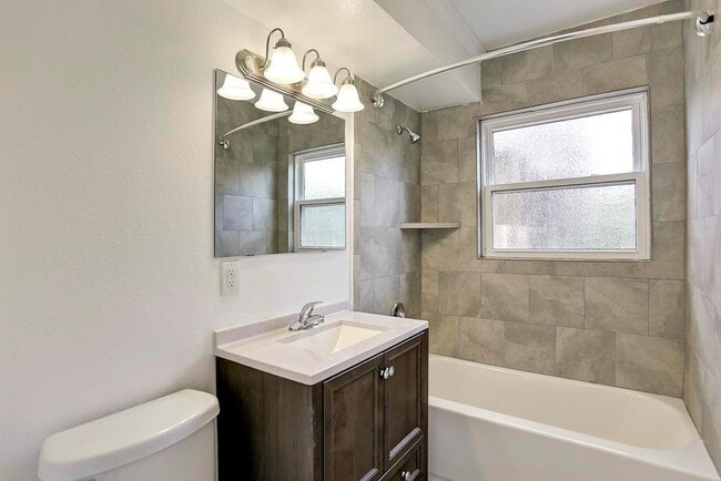 Building Photo - 5516 Chenevert St