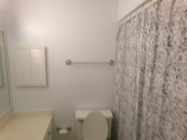 Building Photo - 406 75th Ave N