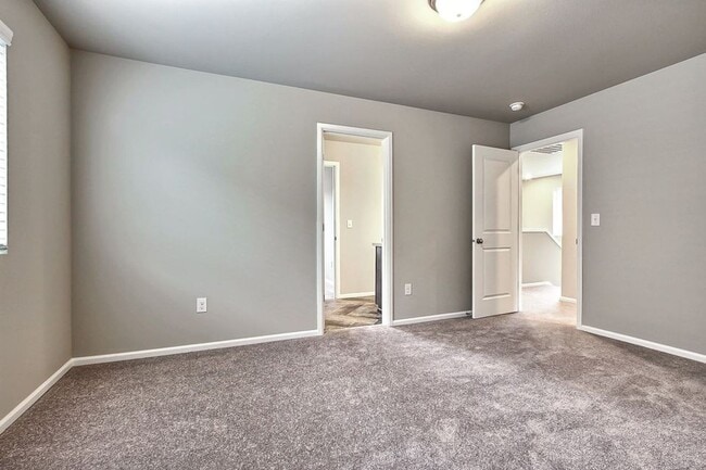 Building Photo - 3137 Gladiator St NE