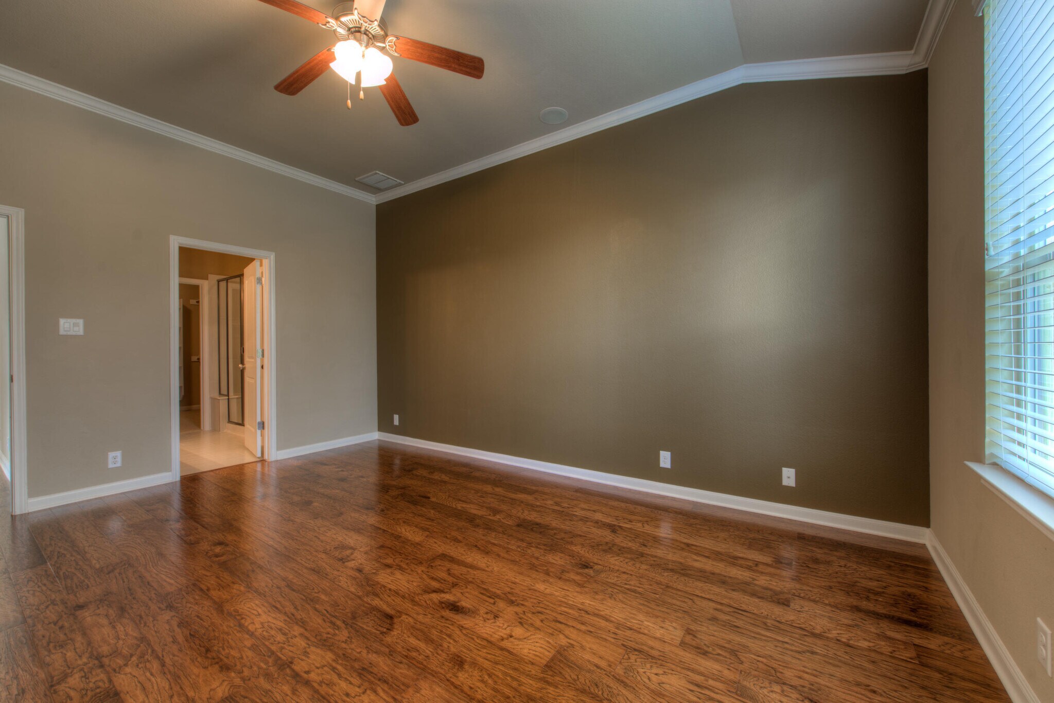 Building Photo - 405 S Meadowlark St