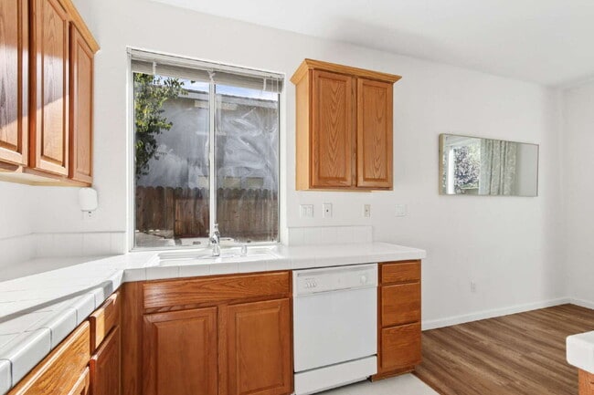 Building Photo - Single-Story 3-Bedroom with 3-Car Garage in Mace Ranch