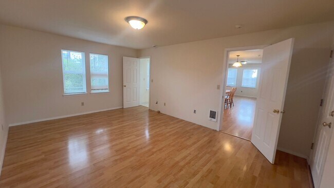 Building Photo - 1860 Beach Dr