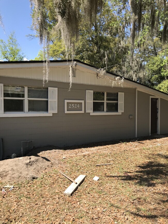 Primary Photo - 2524 Red Robin Dr