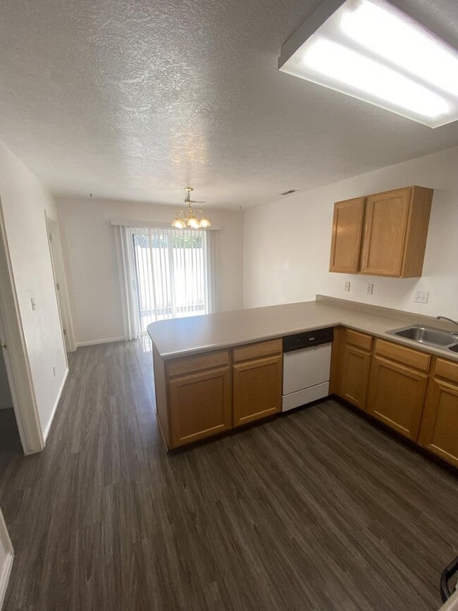 Building Photo - 295 W 600 N