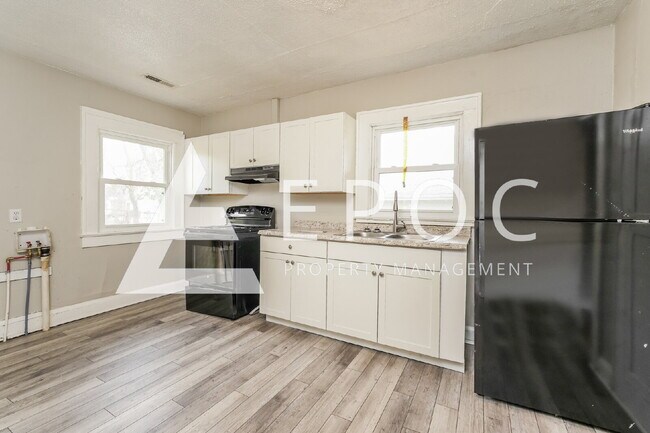 Building Photo - 305 Burtner St