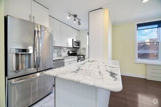 Building Photo - Fully Renovated 1 Bedroom 1 Bathroom  Avai...