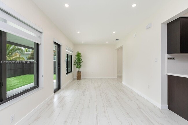 Building Photo - 5641 SW 67th Ave