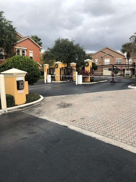 Building Photo - 8848 Villa View Cir