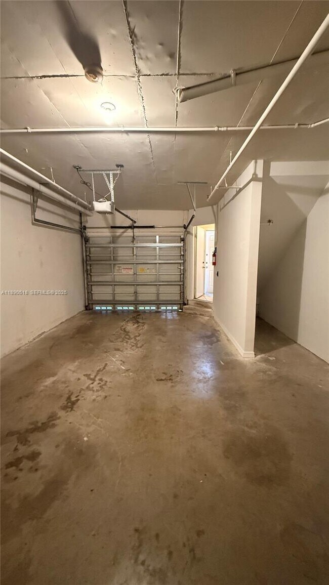 Building Photo - 2107 SE 10th Ave