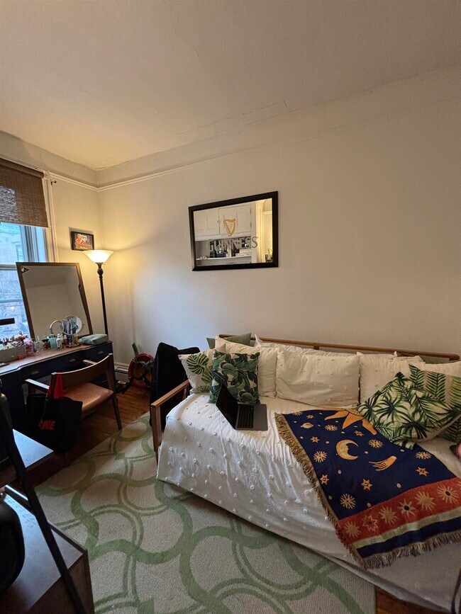 Building Photo - 217 10th St