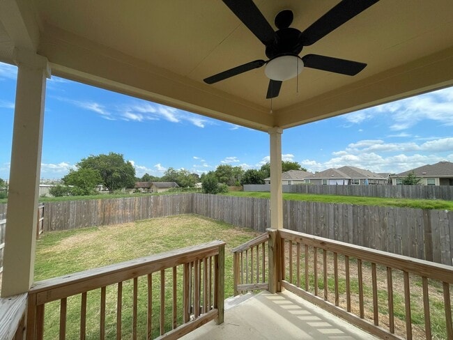 Building Photo - Luxury 3/2.5 Townhouse in NBTX