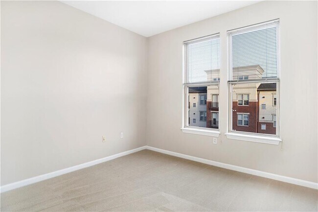Building Photo - 1000 Providence Pl