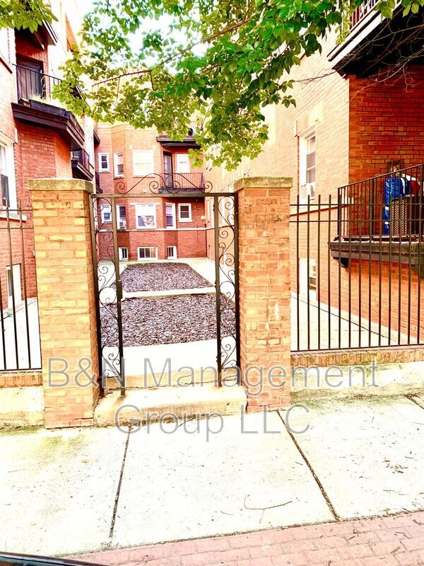 Building Photo - 1065 W Dakin St